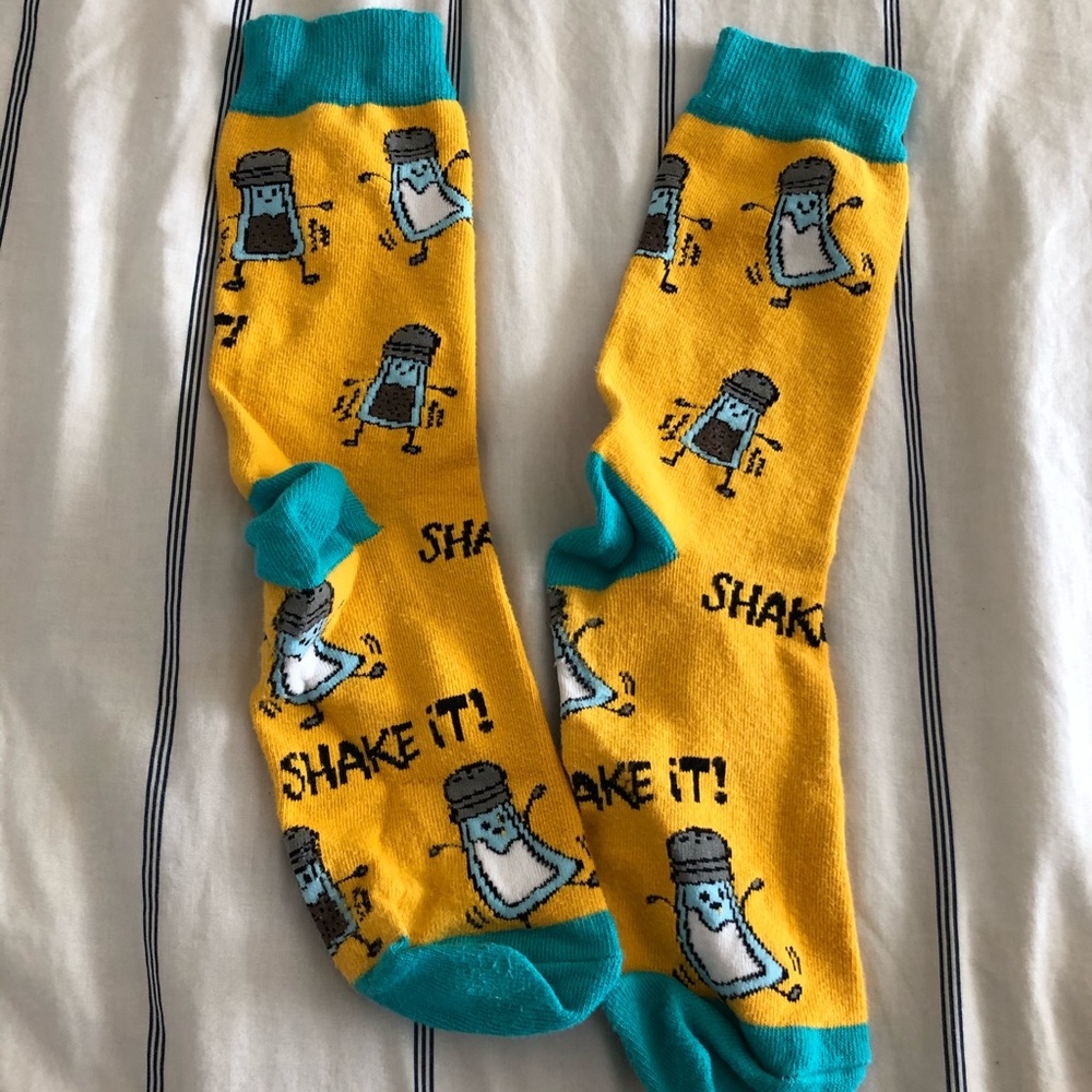 Fun shake it salt and pepper socks